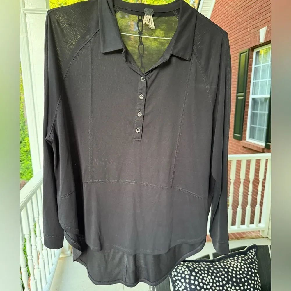 We the Free Black High-Low Blouse. Size XS.